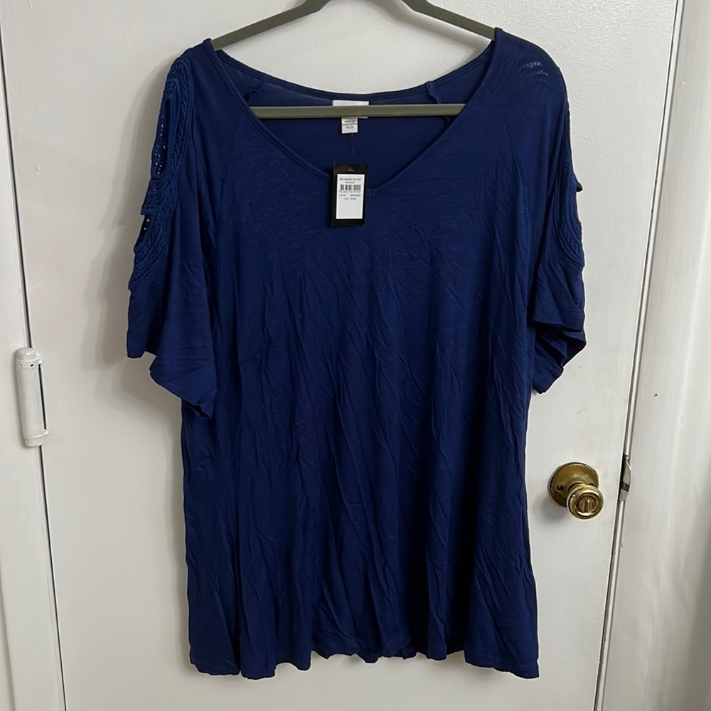 Deep Blue Tee with crochet shoulder/sleeve cutouts | 18/20